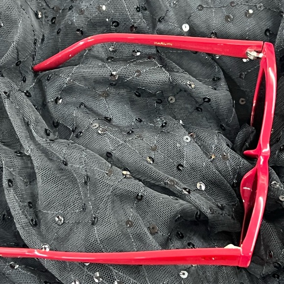 DIFF Eyewear inspired by Marilyn Monroe. Red , cat eye sunglasses w/ case - Picture 13 of 16